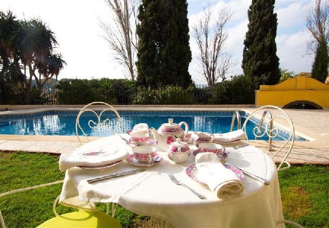 Villa in Banyeres del Penedès - Impressive and Idyllic mansion for up to 40 people!