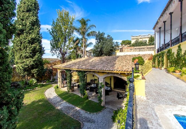 Villa in Banyeres del Penedès - Impressive and Idyllic mansion for up to 40 people! Villa in Banyeres del Penedès - Impressive and Idyllic mansion for up to 40 people!