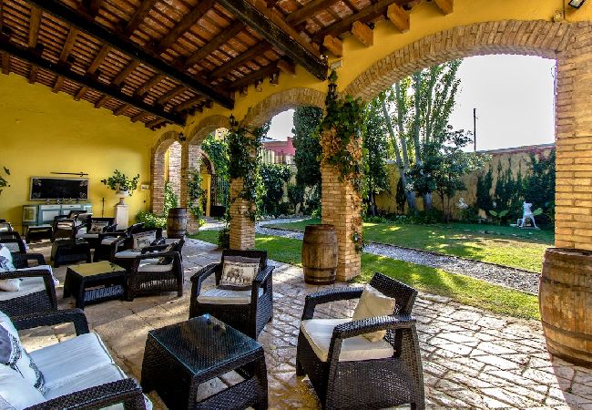 Villa in Banyeres del Penedès - Impressive and Idyllic mansion for up to 40 people! Villa in Banyeres del Penedès - Impressive and Idyllic mansion for up to 40 people!