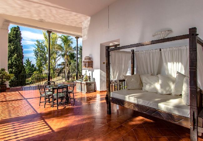 Villa in Banyeres del Penedès - Impressive and Idyllic mansion for up to 40 people! Villa in Banyeres del Penedès - Impressive and Idyllic mansion for up to 40 people!