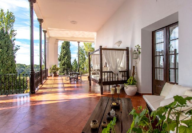 Villa in Banyeres del Penedès - Impressive and Idyllic mansion for up to 40 people! Villa in Banyeres del Penedès - Impressive and Idyllic mansion for up to 40 people!