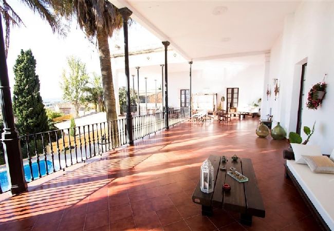 Villa in Banyeres del Penedès - Impressive and Idyllic mansion for up to 40 people! Villa in Banyeres del Penedès - Impressive and Idyllic mansion for up to 40 people!