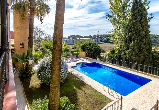 Villa in Banyeres del Penedès - Impressive and Idyllic mansion for up to 40 people! Villa in Banyeres del Penedès - Impressive and Idyllic mansion for up to 40 people!