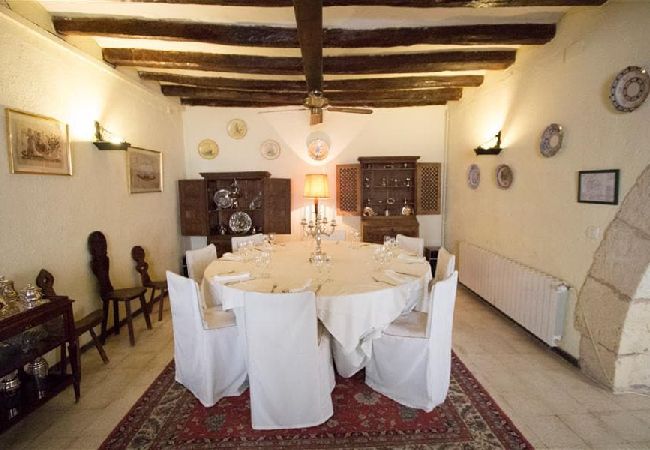 Villa in Banyeres del Penedès - Impressive and Idyllic mansion for up to 40 people! Villa in Banyeres del Penedès - Impressive and Idyllic mansion for up to 40 people!