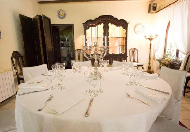 Villa in Banyeres del Penedès - Impressive and Idyllic mansion for up to 40 people! Villa in Banyeres del Penedès - Impressive and Idyllic mansion for up to 40 people!