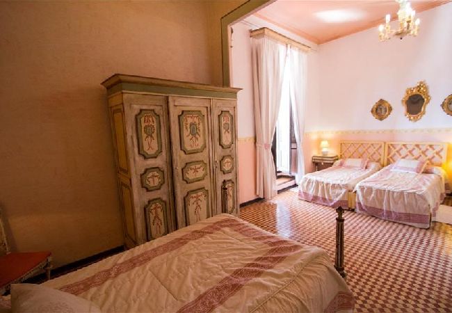 Villa in Banyeres del Penedès - Impressive and Idyllic mansion for up to 40 people! Villa in Banyeres del Penedès - Impressive and Idyllic mansion for up to 40 people!