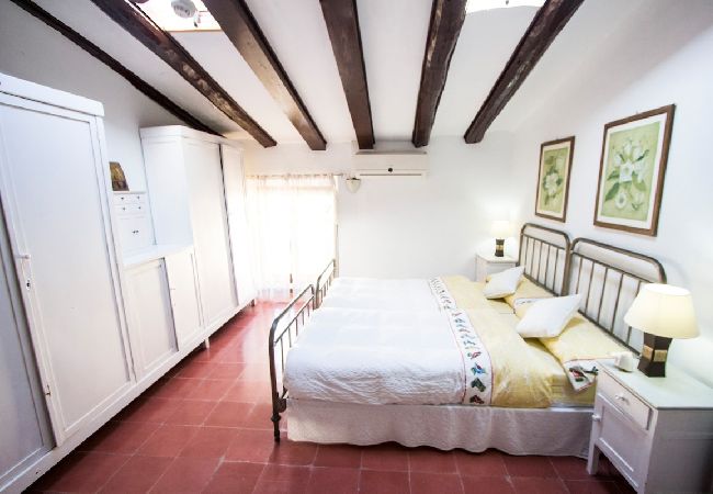 Villa in Banyeres del Penedès - Impressive and Idyllic mansion for up to 40 people!