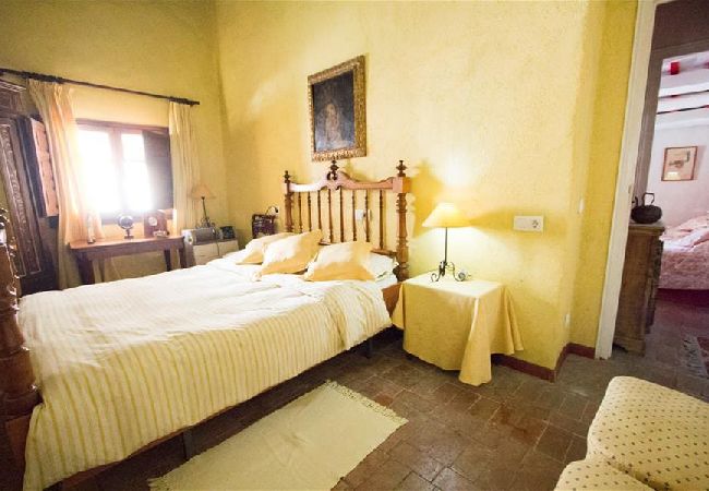 Villa in Banyeres del Penedès - Impressive and Idyllic mansion for up to 40 people! Villa in Banyeres del Penedès - Impressive and Idyllic mansion for up to 40 people!