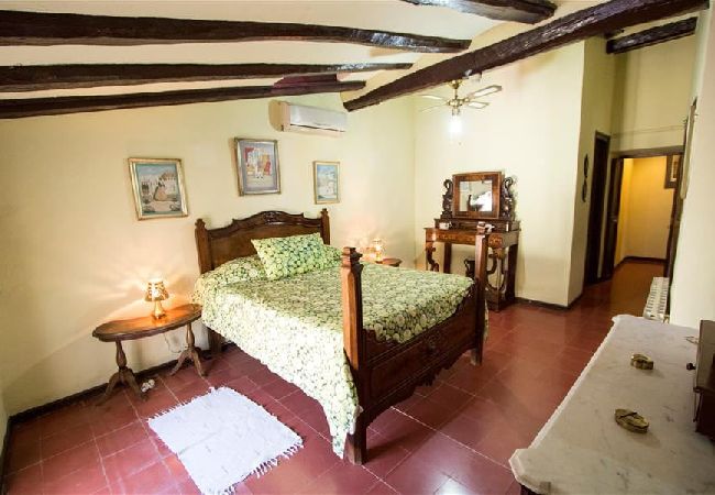 Villa in Banyeres del Penedès - Impressive and Idyllic mansion for up to 40 people! Villa in Banyeres del Penedès - Impressive and Idyllic mansion for up to 40 people!