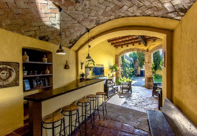 Villa in Banyeres del Penedès - Impressive and Idyllic mansion for up to 40 people! Villa in Banyeres del Penedès - Impressive and Idyllic mansion for up to 40 people!