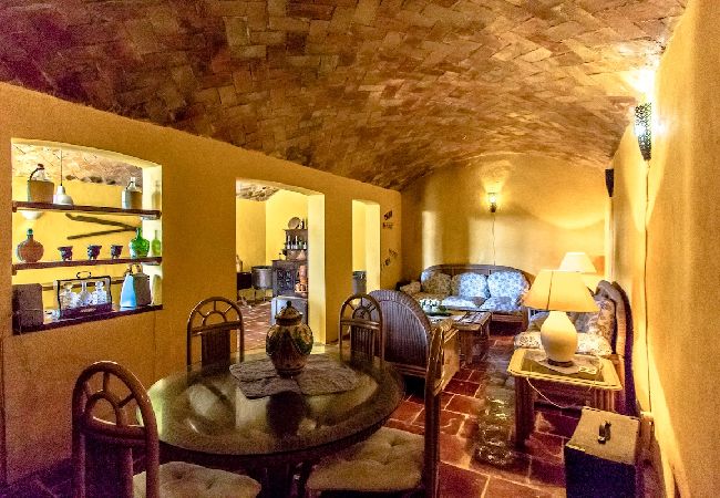 Villa in Banyeres del Penedès - Impressive and Idyllic mansion for up to 40 people! Villa in Banyeres del Penedès - Impressive and Idyllic mansion for up to 40 people!