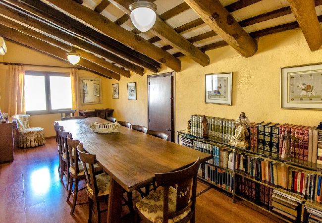 Villa in Banyeres del Penedès - Impressive and Idyllic mansion for up to 40 people! Villa in Banyeres del Penedès - Impressive and Idyllic mansion for up to 40 people!