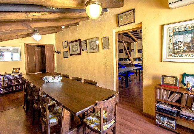 Villa in Banyeres del Penedès - Impressive and Idyllic mansion for up to 40 people! Villa in Banyeres del Penedès - Impressive and Idyllic mansion for up to 40 people!