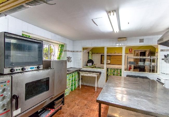 Villa in Banyeres del Penedès - Impressive and Idyllic mansion for up to 40 people! Villa in Banyeres del Penedès - Impressive and Idyllic mansion for up to 40 people!