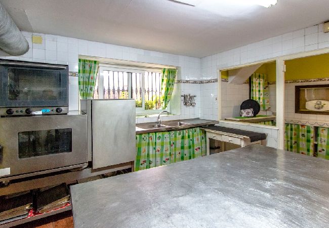 Villa in Banyeres del Penedès - Impressive and Idyllic mansion for up to 40 people! Villa in Banyeres del Penedès - Impressive and Idyllic mansion for up to 40 people!