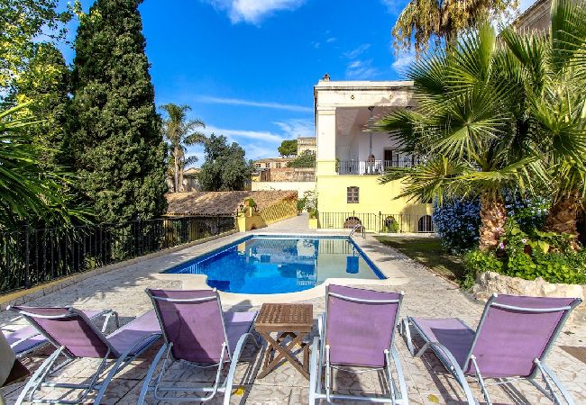 Villa in Banyeres del Penedès - Impressive and Idyllic mansion for up to 40 people! Villa in Banyeres del Penedès - Impressive and Idyllic mansion for up to 40 people!