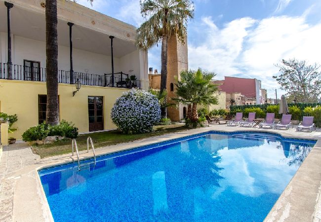 Villa in Banyeres del Penedès - Impressive and Idyllic mansion for up to 40 people! Villa in Banyeres del Penedès - Impressive and Idyllic mansion for up to 40 people!