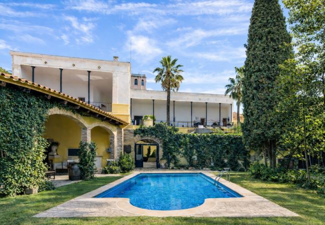 Villa in Banyeres del Penedès - Impressive and Idyllic mansion for up to 40 people!