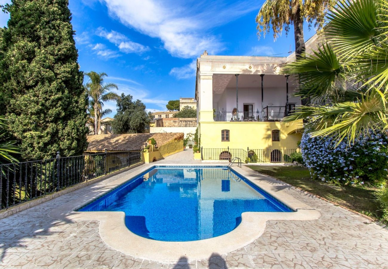 Villa in Banyeres del Penedès - Impressive and Idyllic mansion for up to 40 people!