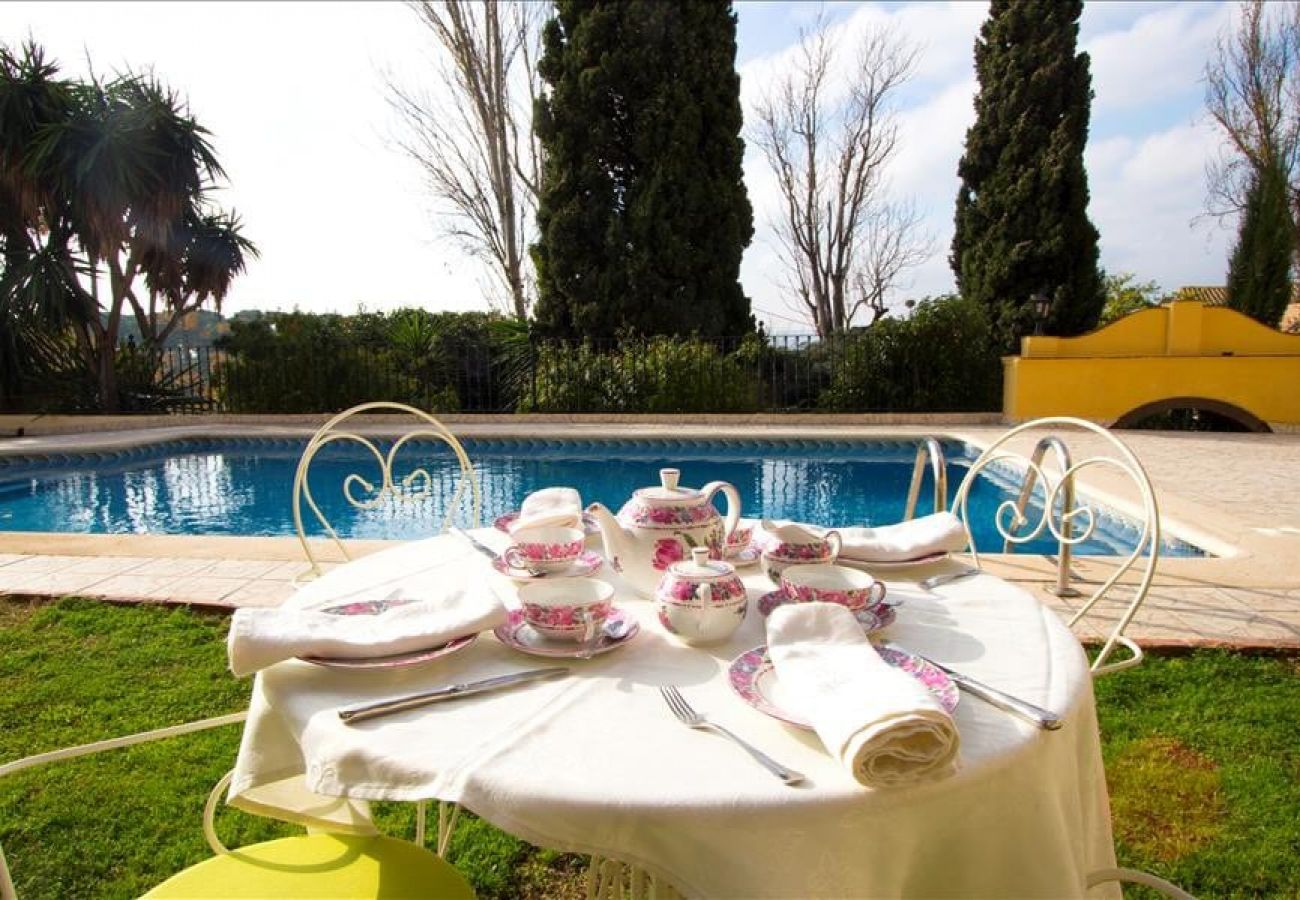 Villa in Banyeres del Penedès - Impressive and Idyllic mansion for up to 40 people!