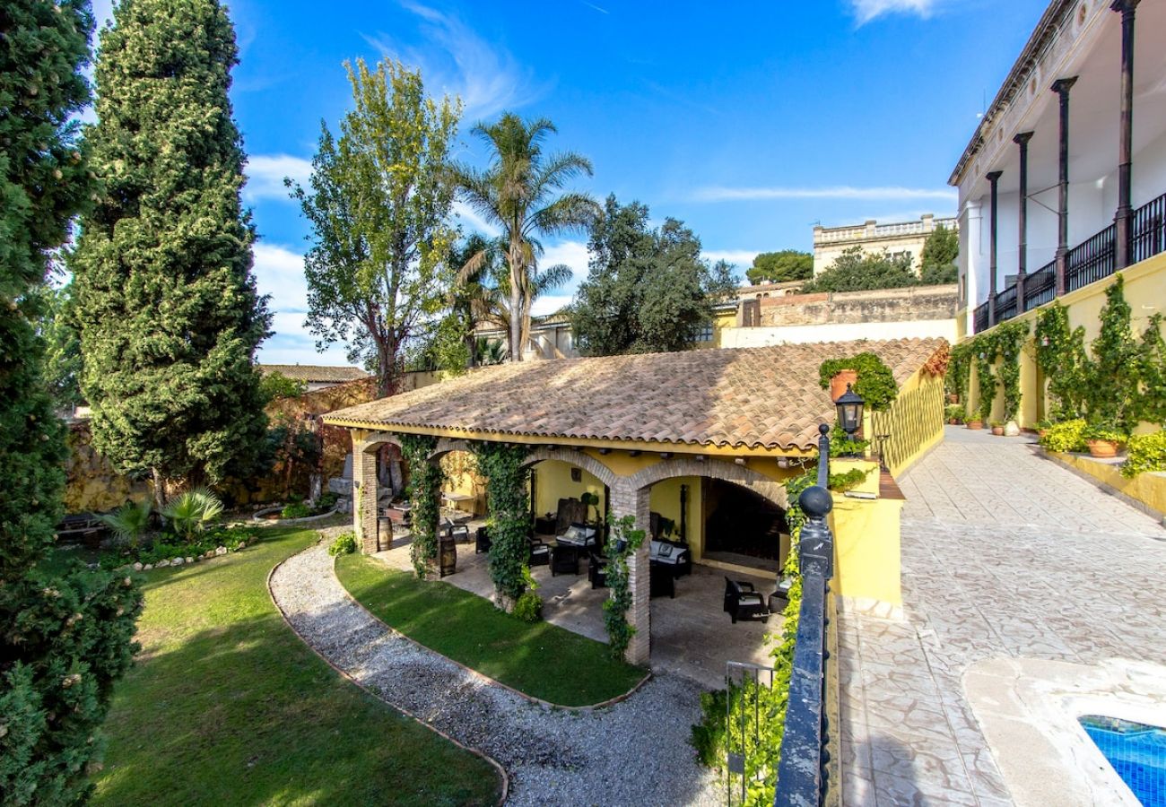 Villa in Banyeres del Penedès - Impressive and Idyllic mansion for up to 40 people!