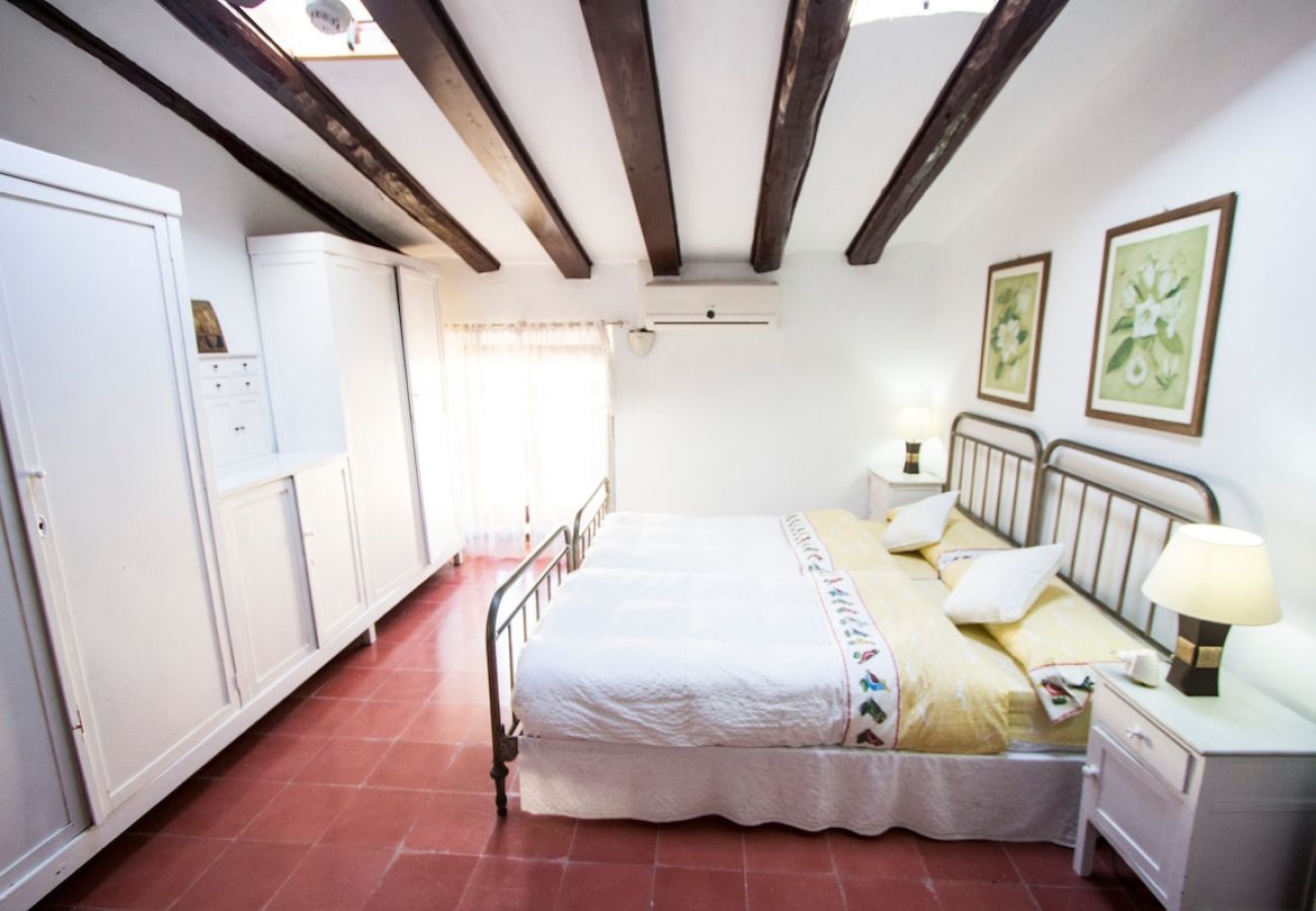 Villa in Banyeres del Penedès - Impressive and Idyllic mansion for up to 40 people!