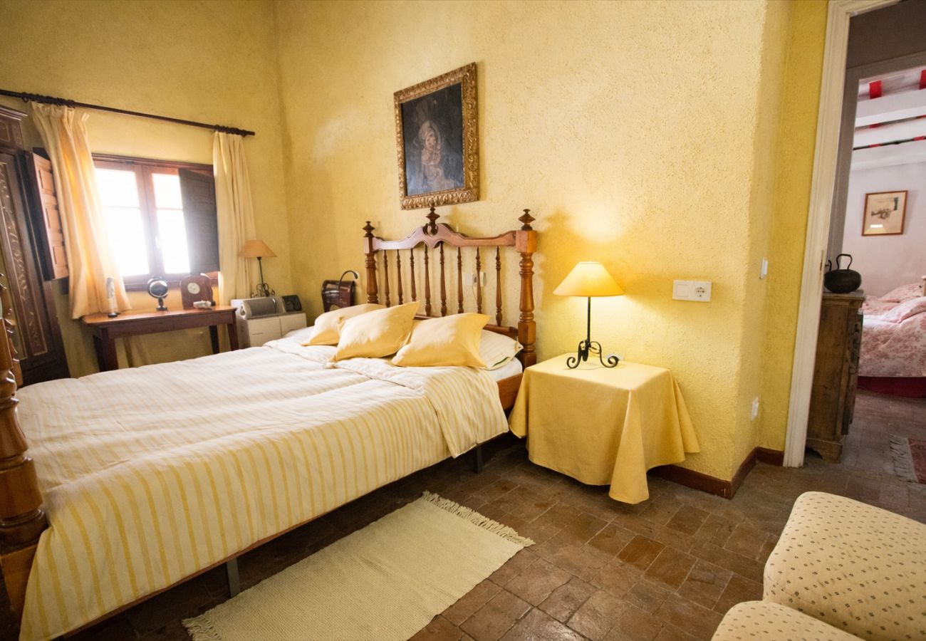 Villa in Banyeres del Penedès - Impressive and Idyllic mansion for up to 40 people!