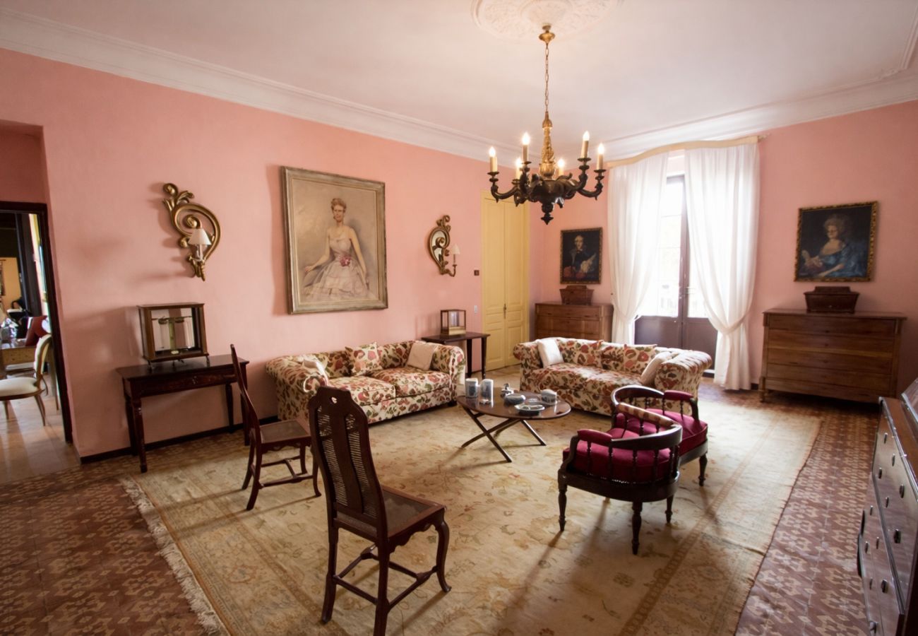 Villa in Banyeres del Penedès - Impressive and Idyllic mansion for up to 40 people!