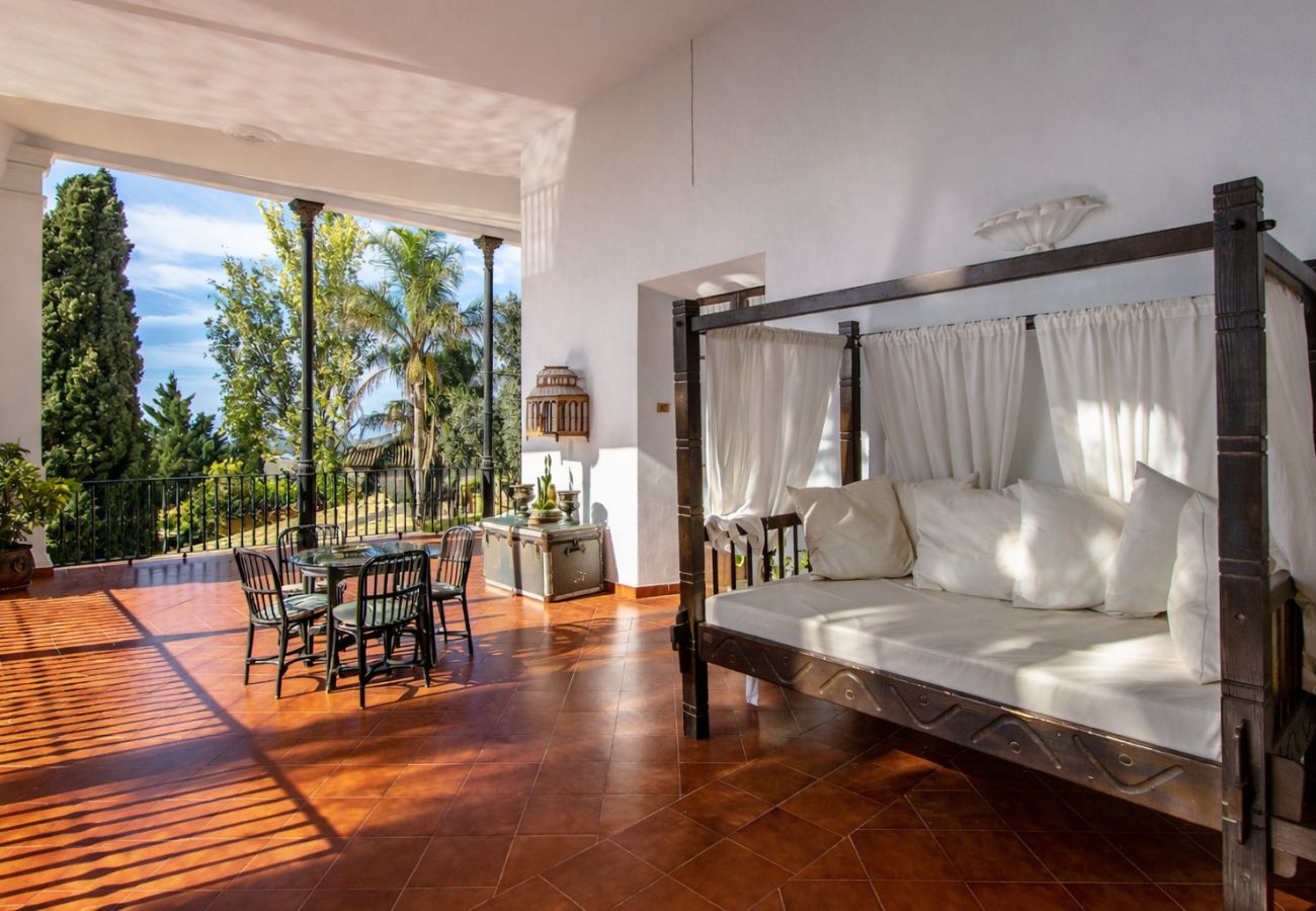 Villa in Banyeres del Penedès - Impressive and Idyllic mansion for up to 40 people!