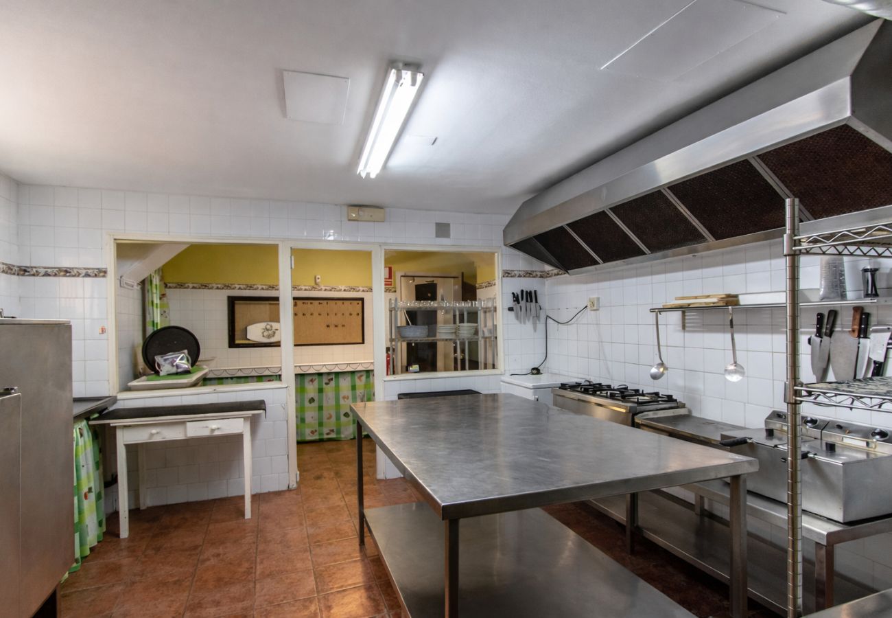 Villa in Banyeres del Penedès - Impressive and Idyllic mansion for up to 40 people!