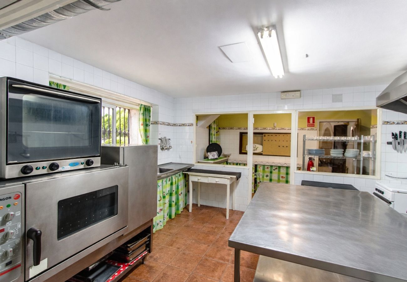 Villa in Banyeres del Penedès - Impressive and Idyllic mansion for up to 40 people!