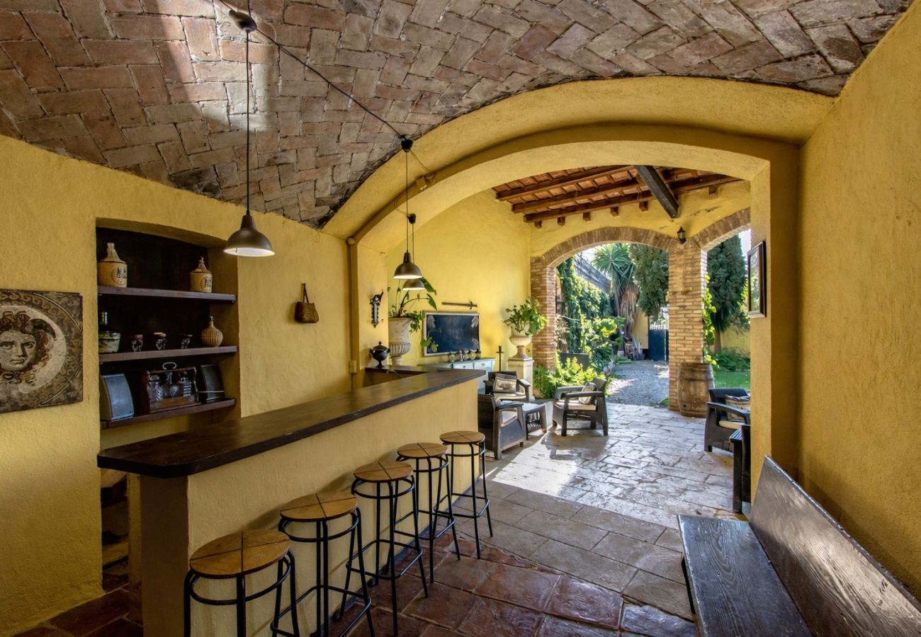 Villa in Banyeres del Penedès - Impressive and Idyllic mansion for up to 40 people!