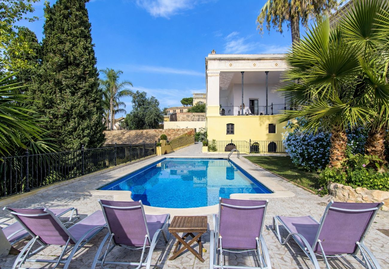 Villa in Banyeres del Penedès - Impressive and Idyllic mansion for up to 40 people!