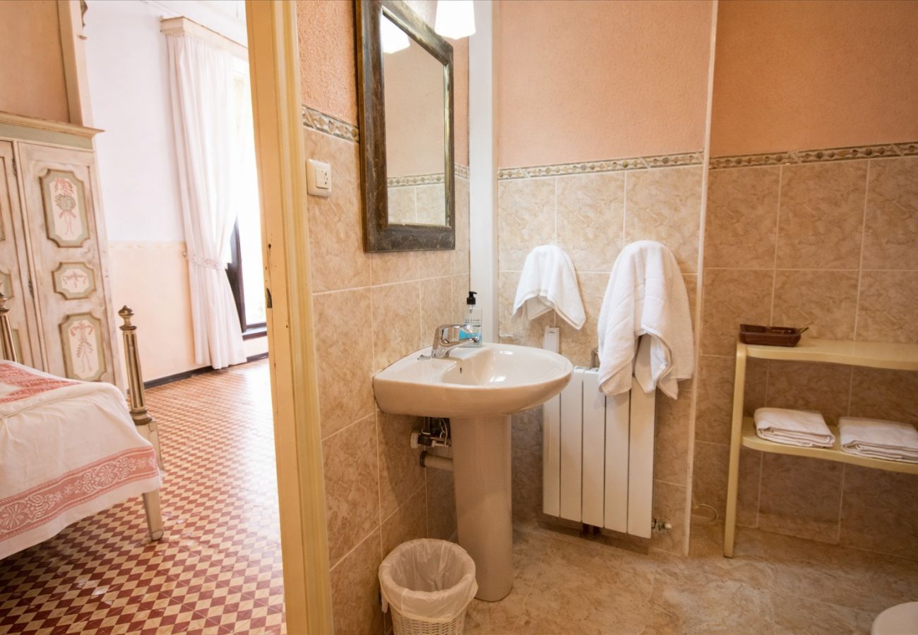 Villa in Banyeres del Penedès - Impressive and Idyllic mansion for up to 40 people!