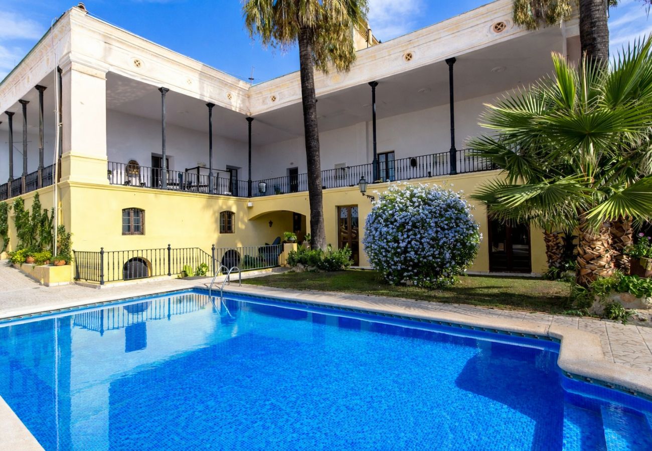 Villa in Banyeres del Penedès - Impressive and Idyllic mansion for up to 40 people!
