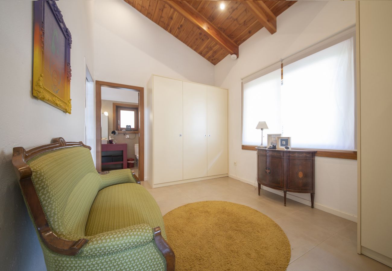 Villa in Torrelles de Llobregat - Villa Torrelles: Pool and views 20min to Barcelona