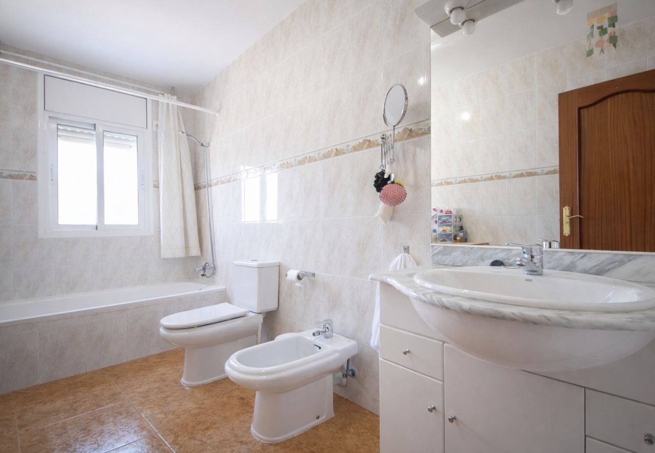 Villa in Miami Playa - Villa Moderna: 200m to village and secluded beach!