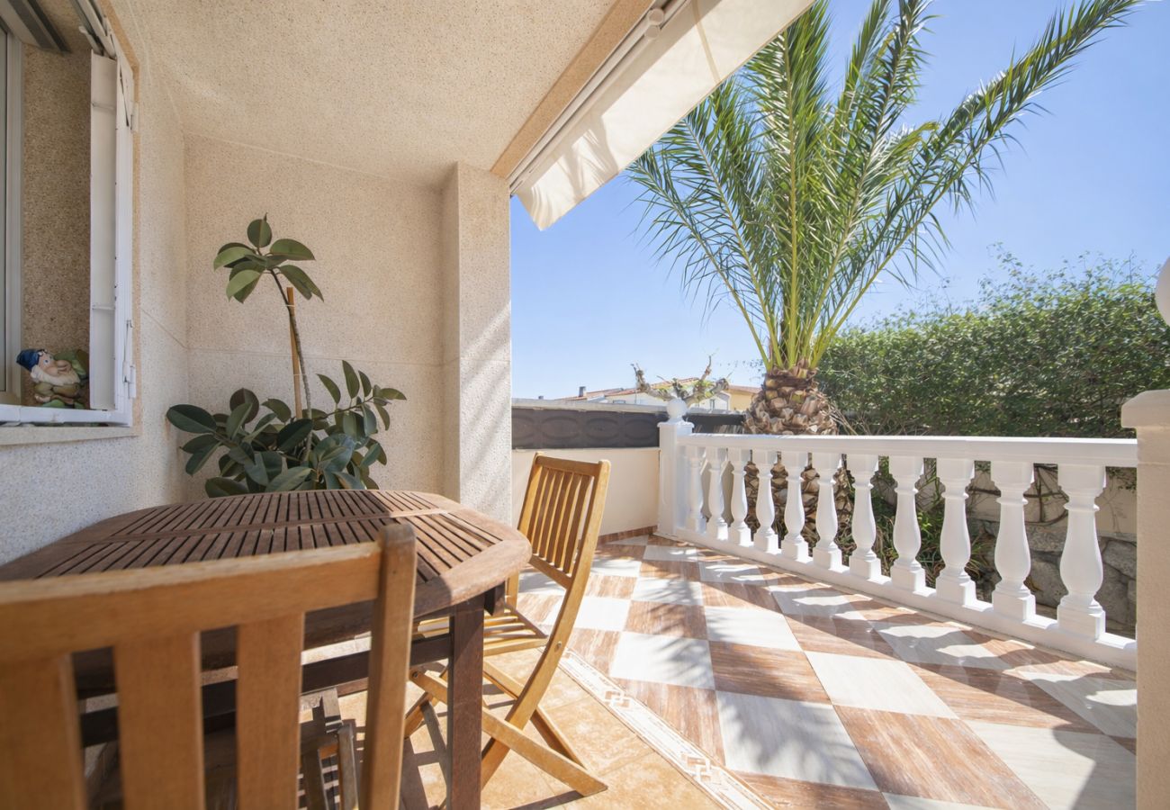 Villa in Miami Playa - Villa Moderna: 200m to village and secluded beach!