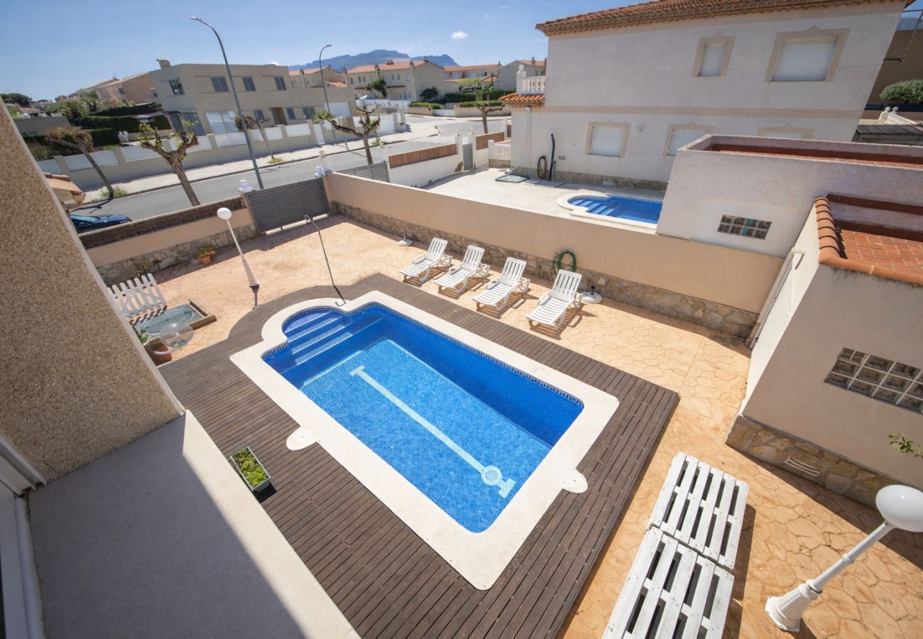 Villa in Miami Playa - Villa Moderna: 200m to village and secluded beach!