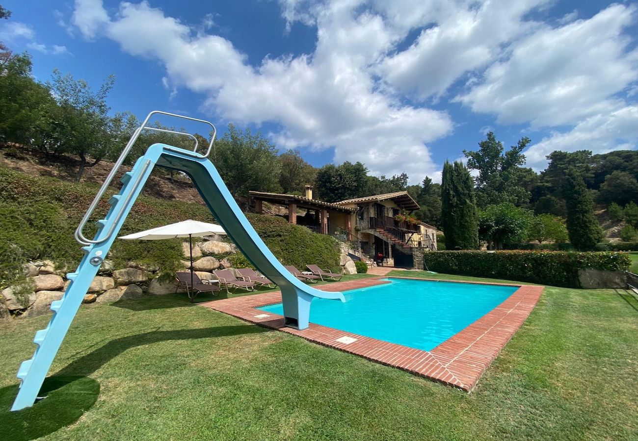 Villa in Sant Feliu de Buixalleu - Stunning Costa Brava mountain retreat - beach 30km