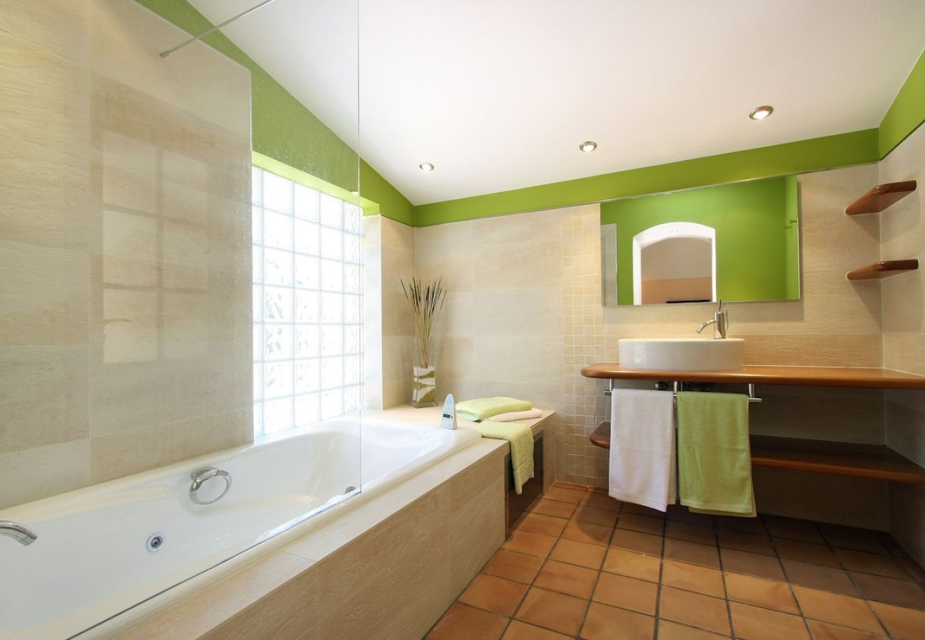 Villa in Palma de Mallorca - Gorgeous Villa-only 15 min walk to Pollensa!