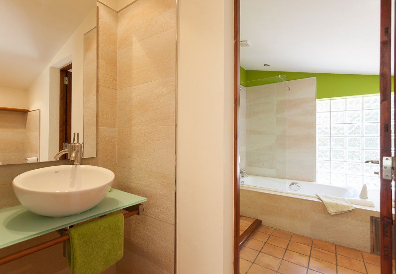 Villa in Palma de Mallorca - Gorgeous Villa-only 15 min walk to Pollensa!
