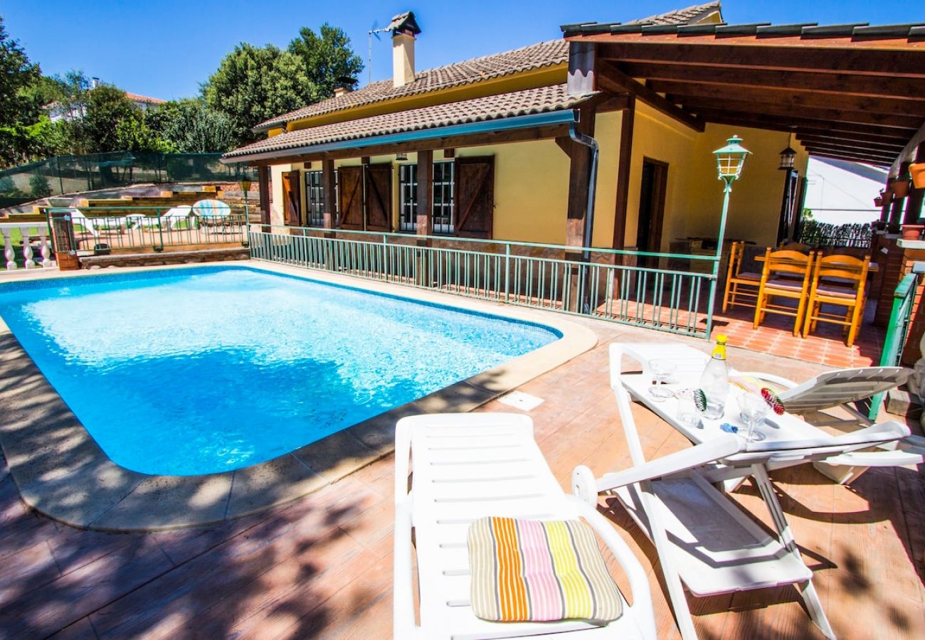 Villa in Santa Coloma de Farners -  Costa Brava villa w/ private pool and spacious garden