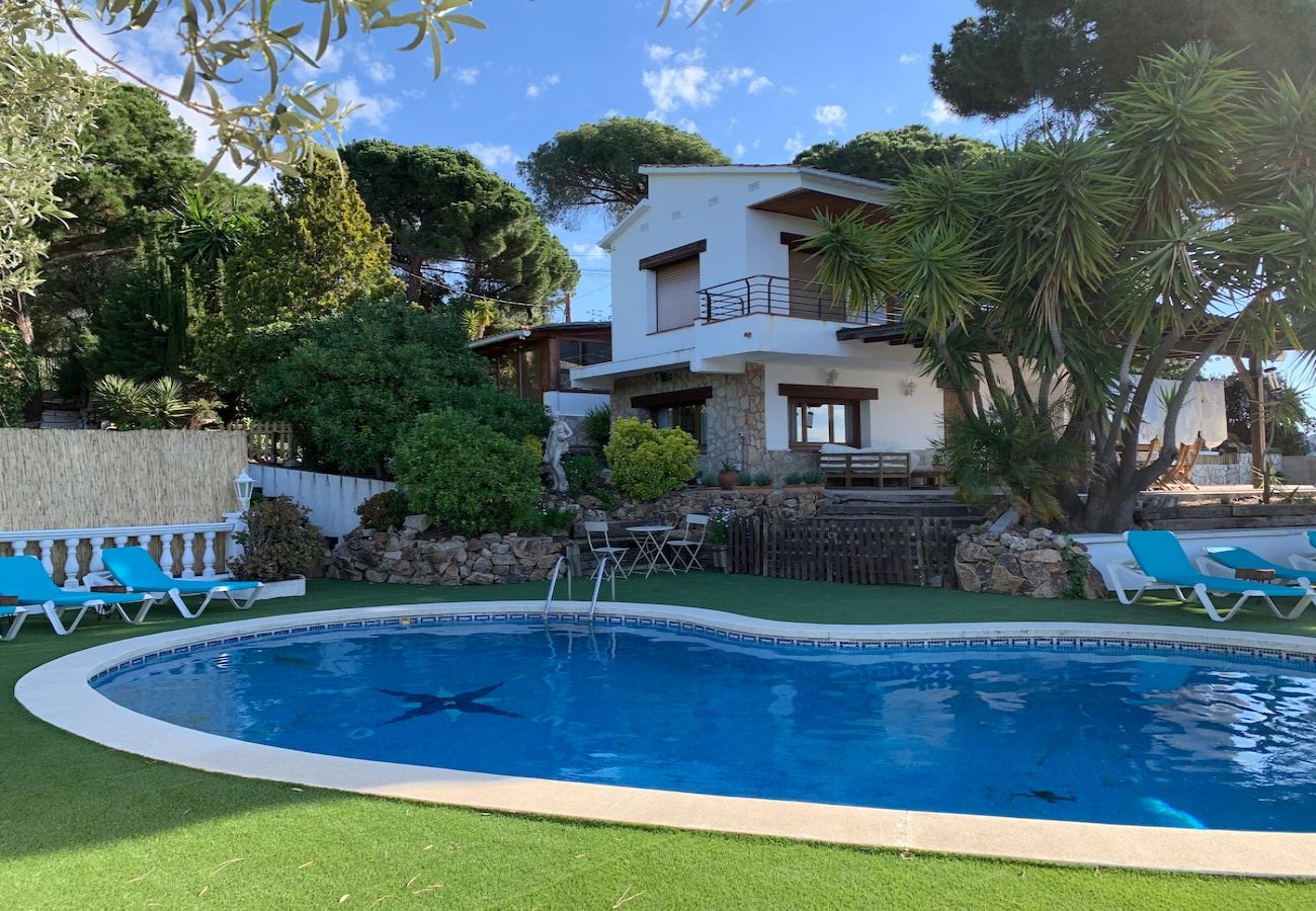 Villa in Sant Cebrià de Vallalta - Sophisticated elegance and views close to BCN!