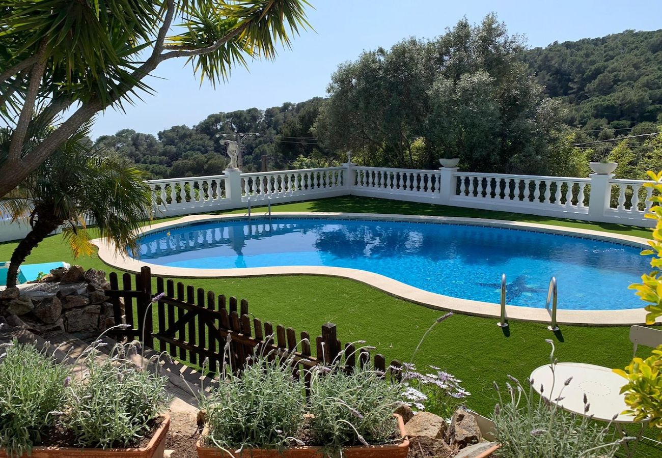 Villa in Sant Cebrià de Vallalta - Sophisticated elegance and views close to BCN!