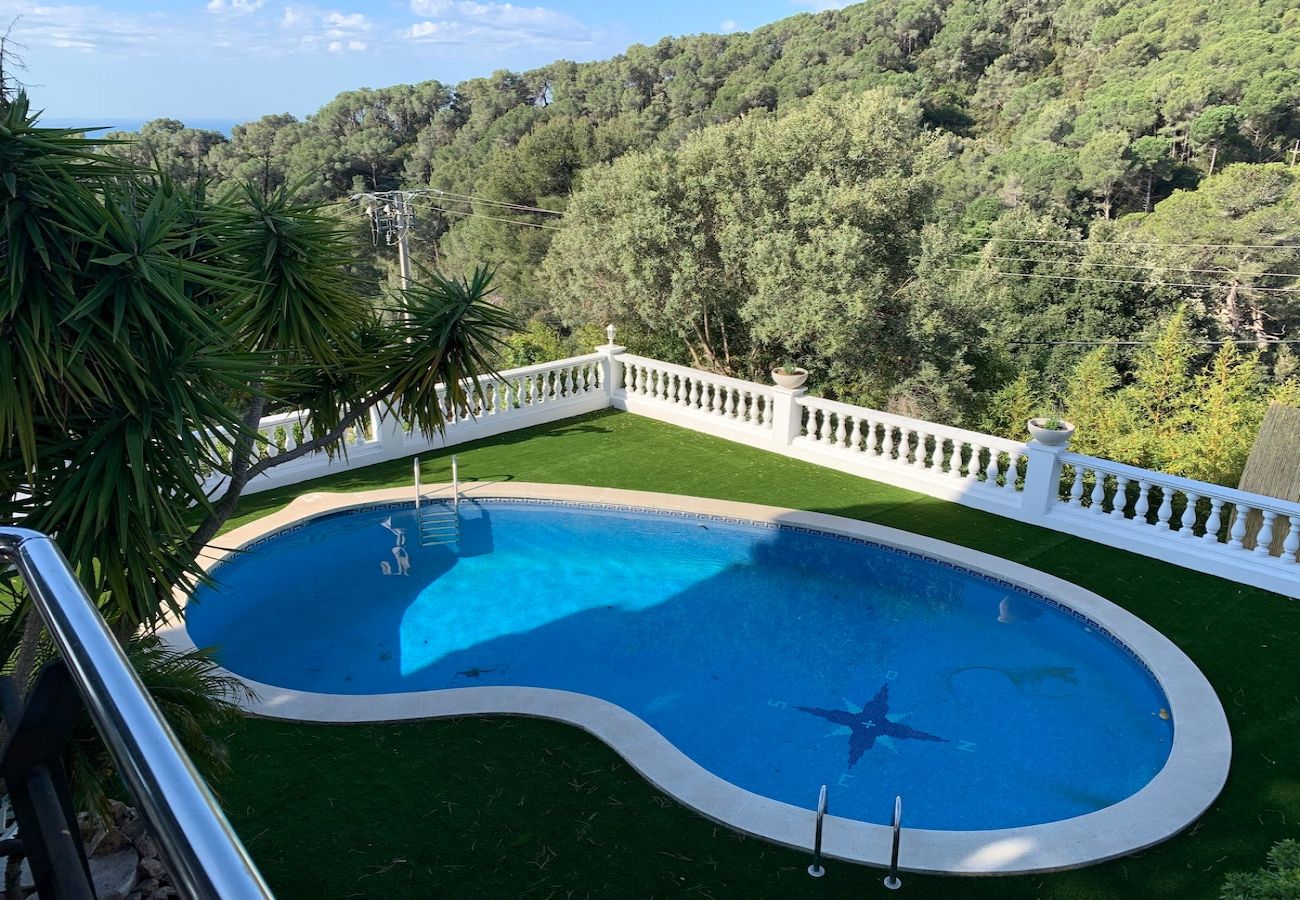 Villa in Sant Cebrià de Vallalta - Sophisticated elegance & views close to BCN!
