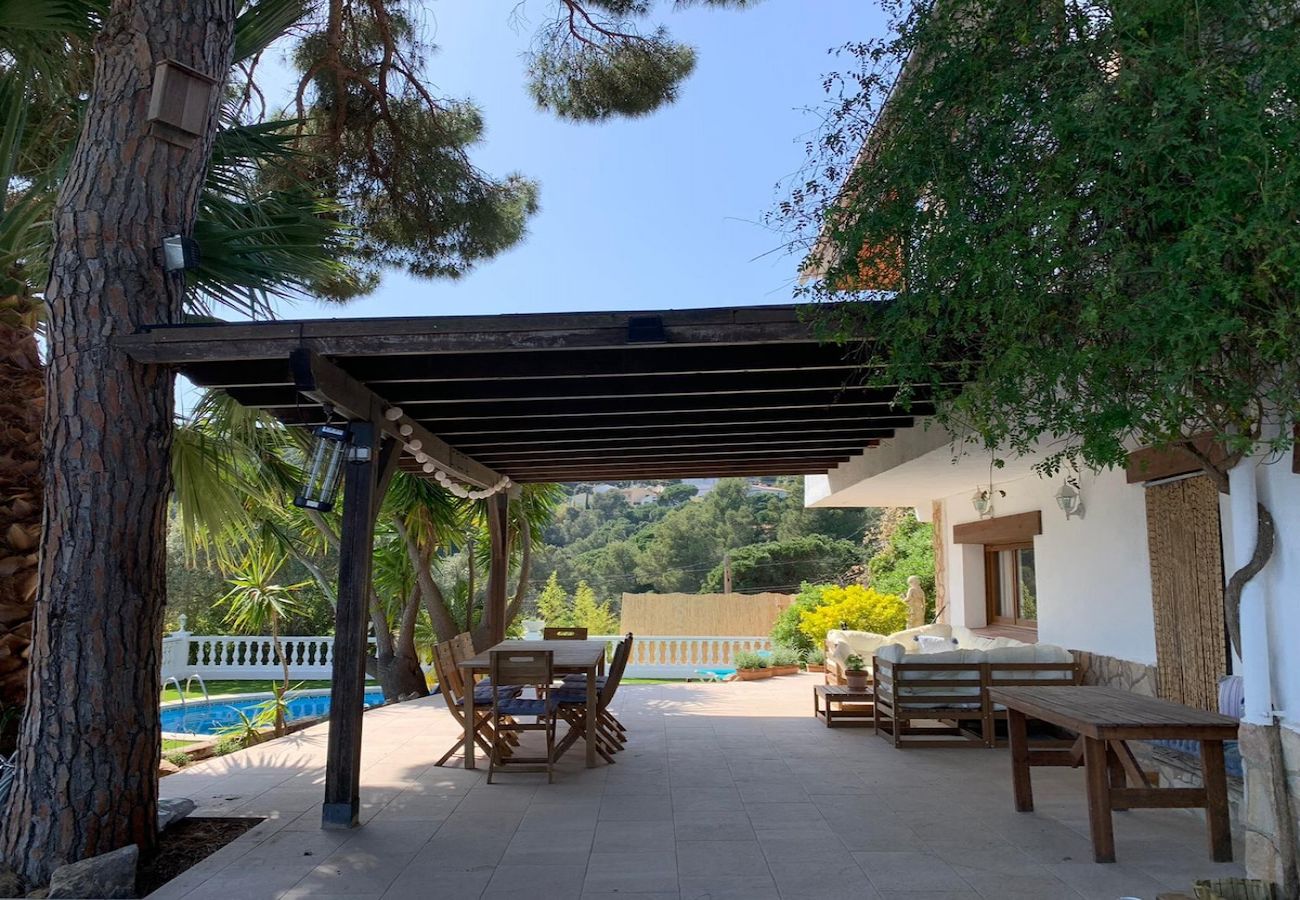 Villa in Sant Cebrià de Vallalta - Sophisticated elegance and views close to BCN!