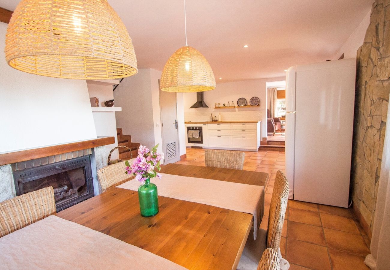 Villa in Sant Cebrià de Vallalta - Sophisticated elegance and views close to BCN!