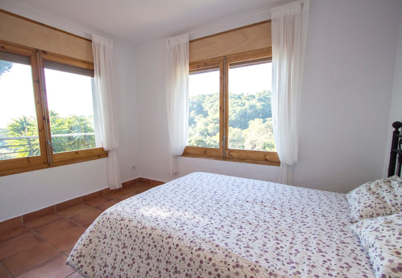 Villa in Sant Cebrià de Vallalta - Sophisticated elegance and views close to BCN!