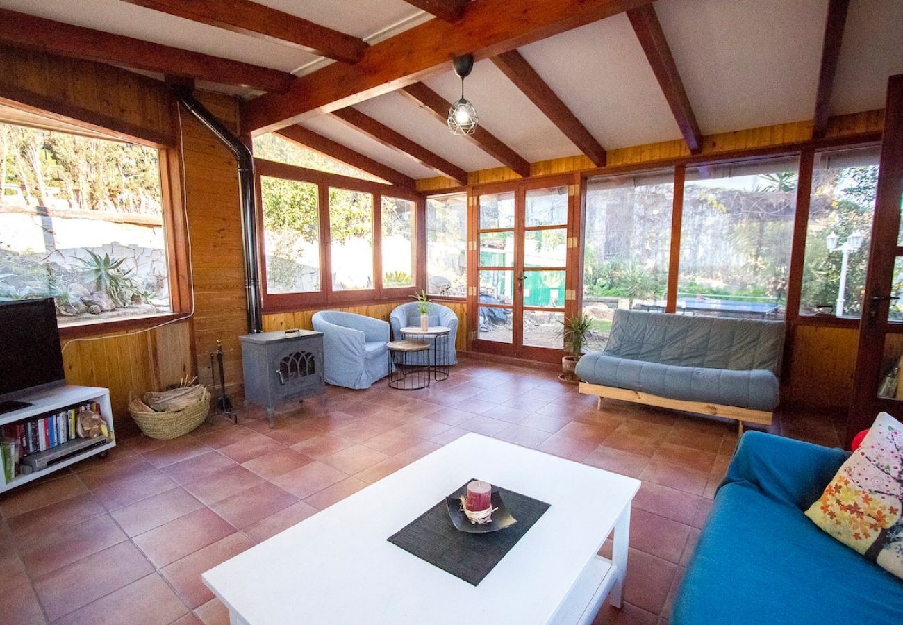 Villa in Sant Cebrià de Vallalta - Sophisticated elegance and views close to BCN!